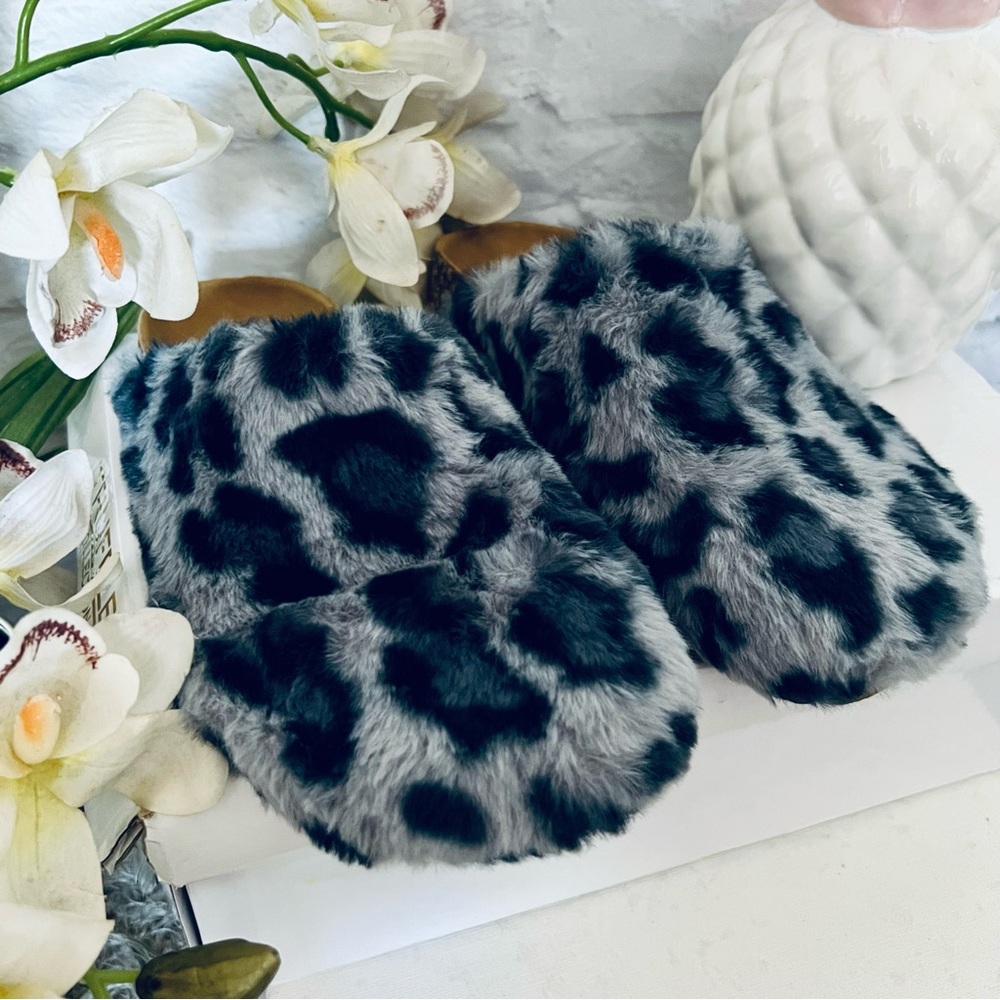 Fluffy Leopard Clogs - Picture 3 of 10